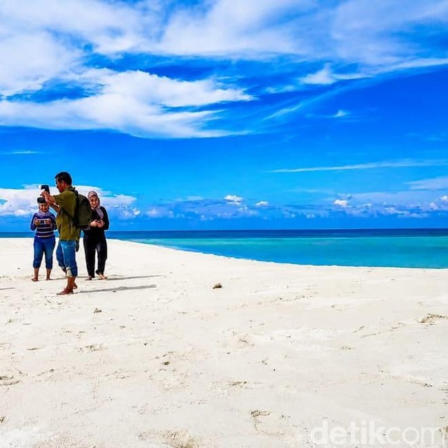 Pesona Gosong Senggora di Pantai Bogam Raya yang Langka Terjadi