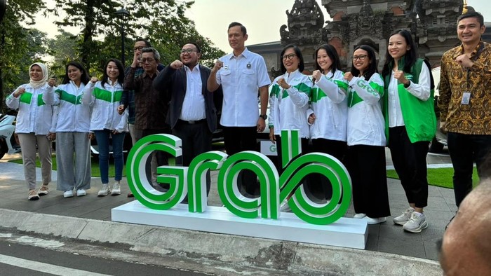CEO Grab Indonesia Neneng Goenadi dan AHY.