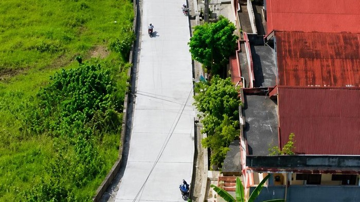 Gubernur Sulsel Andi Sudirman Sulaiman mempercepat rekonstruksi Jalan Lingkar Unhas demi kelancaran mobilitas warga.