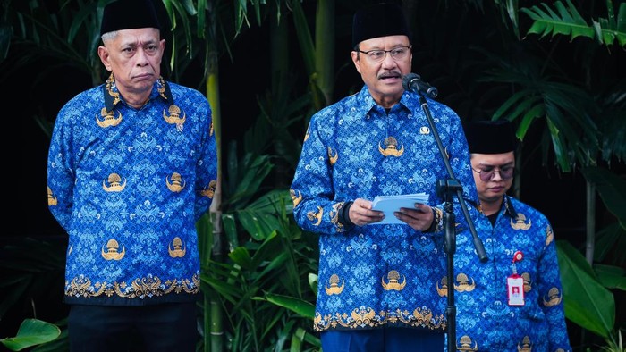 Gus Ipul Bacakan Puisi Berjudul Keluarga