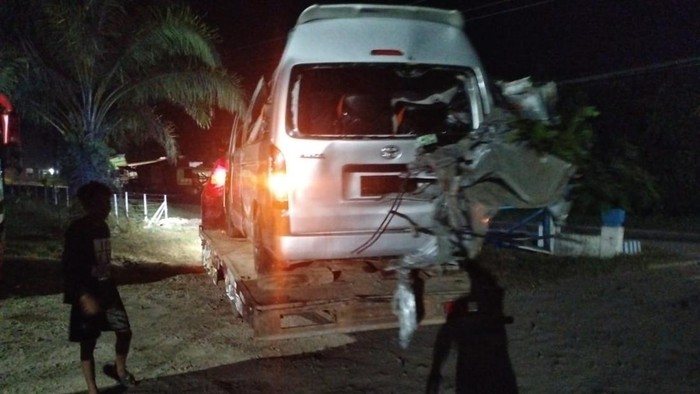 Hiace yang terlbat kecelakaan di Muba saat dievakuasi