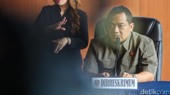Polisi membongkar dugaan penyekapan tiga karyawan percetakan di Senen, Jakarta Pusat, Senin (29/6/2026). Tujuh orang ditangkap, termasuk pemilik usaha yang diduga terlibat.
