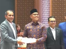 Komisi I DPR Serahkan DIM RUU Keamanan dan Ketahanan Siber ke Pemerintah