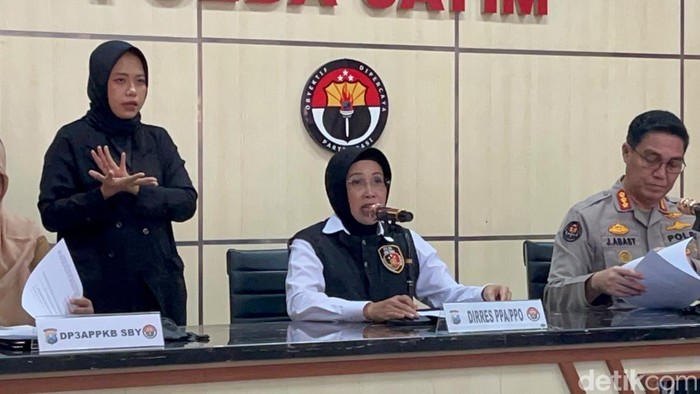 Konferensi pers Ayah cabuli anak hingga hamil 4 bulan di Surabaya