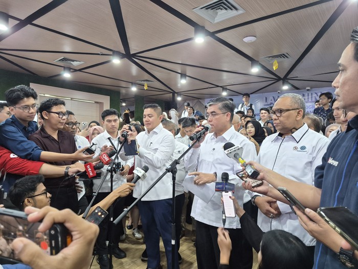 Menaker Yassierli dalam acara Launching Pembukaan Program Pemagangan Nasional Lulusan Perguruan Tinggi Angkatan 2 Tahun 2026 di Pusat Kerja Kemnaker RI, Jakarta, Senin (29/6/2026).