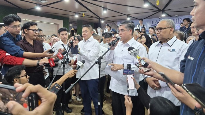 Menaker Yassierli dalam acara Launching Pembukaan Program Pemagangan Nasional Lulusan Perguruan Tinggi Angkatan 2 Tahun 2026 di Pusat Kerja Kemnaker RI, Jakarta, Senin (29/6/2026).