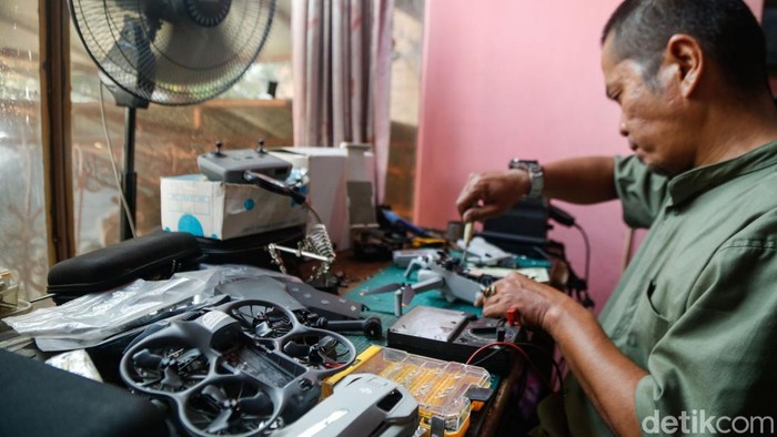 Meningkatnya penggunaan drone ikut mendongkrak jasa servis di Bekasi. Teknisi kini menangani beragam kerusakan, dari benturan hingga gangguan perangkat lunak.
