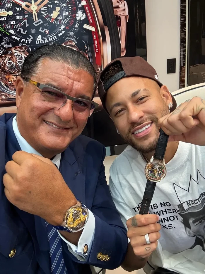 Neymar Pamer Jam Tangan Baru