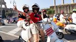 Parade Vespa Meriahkan Perayaan 80 Tahun Skuter Ikonik di Roma