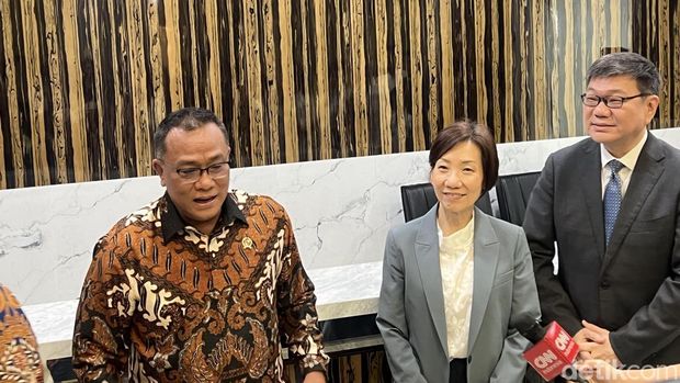 Pemerintah RI dan Singapura menyepakati kerja sama lingkungan hidup melingkupi penanganan sampah, pencemaran udara, karhutla, hingga mitigasi fenomena El Nino. (Adhfar/detikcom)