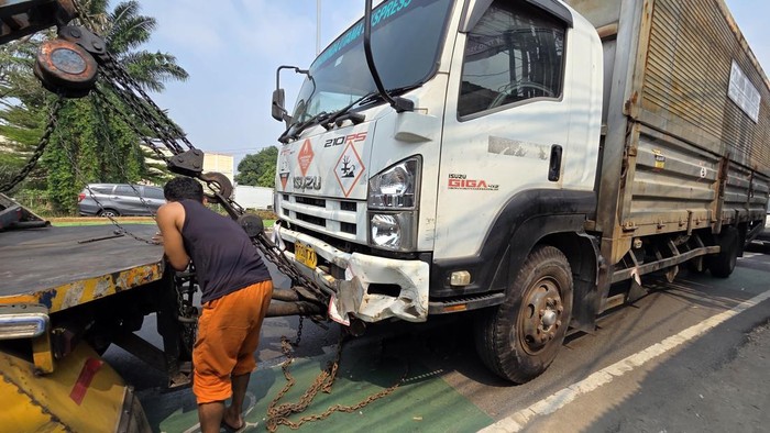 Penampakan Truk Kecelakaan Maut di Lampu Merah Bekasi
