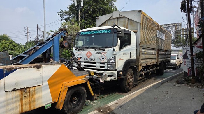 Penampakan Truk Kecelakaan Maut di Lampu Merah Bekasi