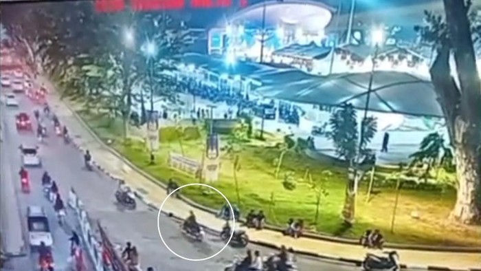 CCTV saat motor korban dicuri di Lapangan Merdeka Medan