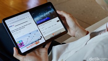 Pengguna bisa melakukan multitasking dengan splitscreen. Foto: Adi Fida Rahman/detikINET