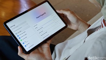 Tablet ini sudah menjalankan Xiaomi HyperOS 3 yang dilengkapi Xiaomi Interconnectivity untuk mempermudah koneksi dengan perangkat Poco maupun Xiaomi lainnya. Selain itu tersedia pula fitur AI seperti Google Gemini dan Circle to Search with Google. Foto: Adi Fida Rahman/detikINET