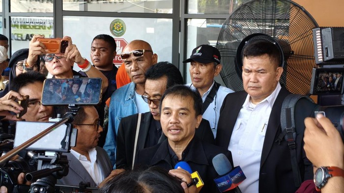 Roy Suryo saat menghadiri sidang praperadilan di PN Jaksel (Kurniawan/detikcom)