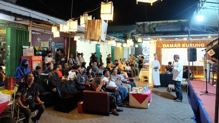Rumah Kreasi Damar Kurung di Gresik