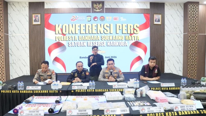 Satresnarkoba Polresta Soekarno-Hatta membongkar sindikat internasional sekaligus pabrik vape ganja di Bali, Jumat (25/6/2026).