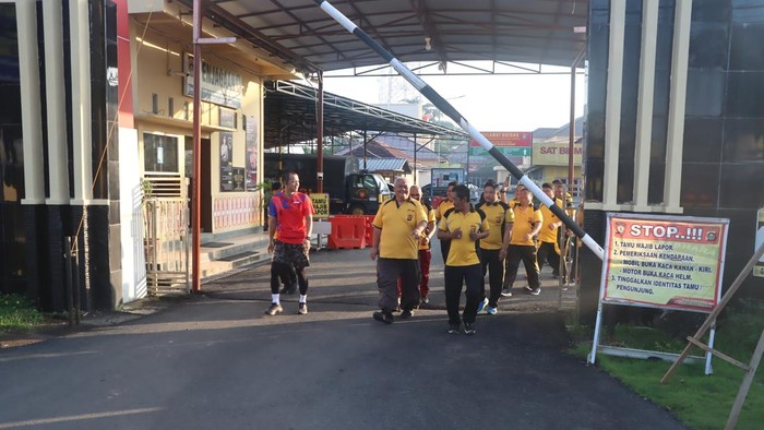 Sebanyak 51 anggota Polres Musi Banyuasin yang kelebihan berat badan dibina