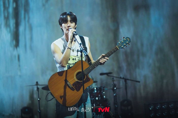 Adegan dalam drama Korea tvN See You at Work Tomorrow!