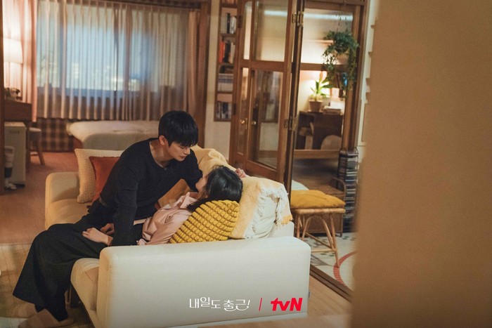 Adegan dalam drama Korea tvN See You at Work Tomorrow! (2026).