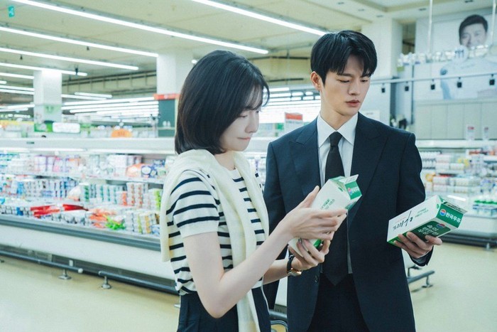 Adegan dalam drama Korea tvN See You at Work Tomorrow! (2026).