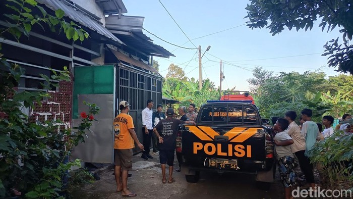 Suasana rumah yang diduga melakukan penyekapan terhadap pegawai di Tasikmalaya