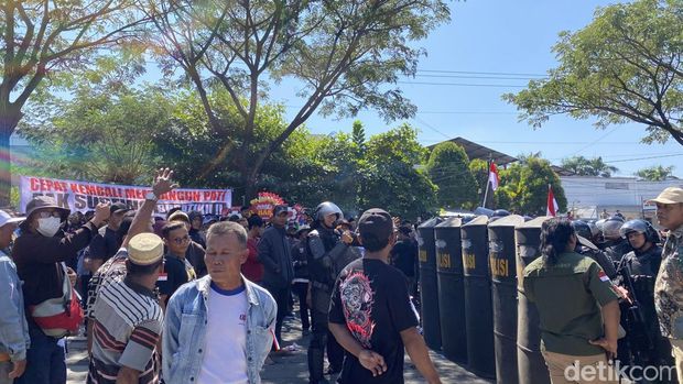 Suasana seusai sidang eks Bupati Pati Sudewo di Pengadilan Tipikor Semarang, Senin (29/6/2026). Suasana seusai sidang eks Bupati Pati Sudewo di Pengadilan Tipikor Semarang, Senin (29/6/2026).
