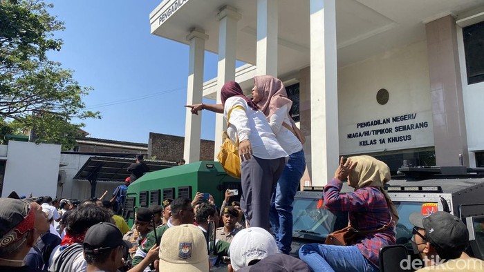 Suasana usai sidang eks Bupati Pati Sudewo di Pengadilan Tipikor Semarang, Senin (29/6/2026).