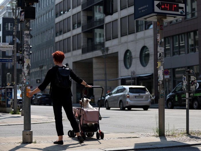 Suhu di Berlin, ibu kota Jerman, tercatat mencapai 41 derajat Celsius saat gelombang panas merajalela (REUTERS/Maryam Majd) 