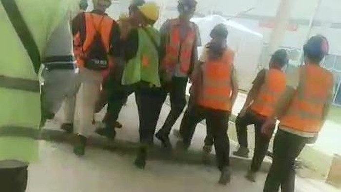 Tenaga kerja asing di salah satu proyek di Karawang