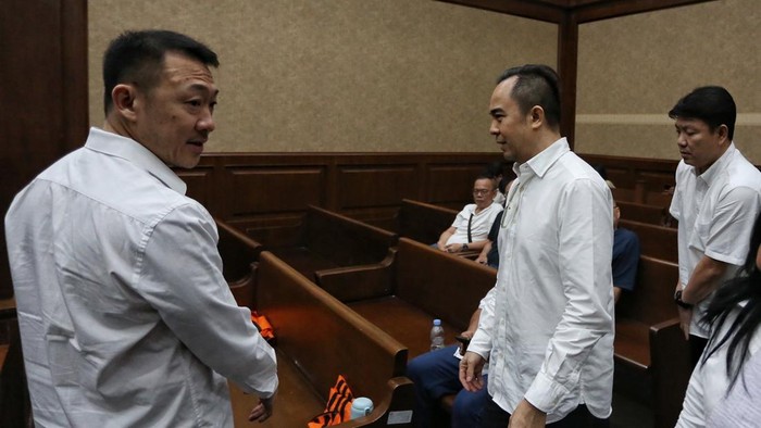 Terdakwa kasus dugaan suap kepada sejumlah pejabat di Direktorat Jenderal Bea dan Cukai Kementerian Keuangan John Field, Deddy Sukolo dan Andri mengikuti sidang pembacaan nota pembelaan (pledoi) di Pengadilan Tipikor, Jakarta, Kamis (29/6/2026). Ketiganya memohon hakim bersikap adil dalam memutuskan perkara suap tersebut.