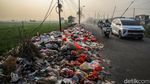 Tumpukan Sampah Liar Meluber ke Jalan, Ganggu Pengendara