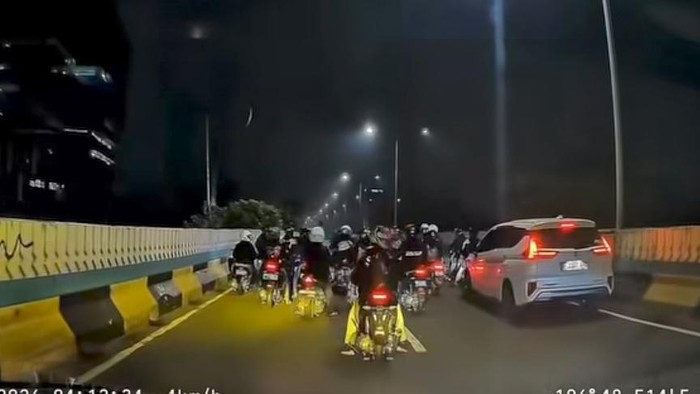 Viral motor balap liar di JLNT Antasari hingga tutup jalan, Minggu (29/6/2026).