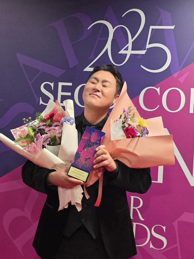 Bulan ini, Yoon Kyung Ho disibukkan jadwal promosi drama Korea Agent Kim Reactivated dan film terbarunya Tazza 4. Tak hanya itu, sang aktor diumumkan menjadi pemain dalam film bergenre komedi-horror Jiangshi: Horror Workshop. Foto: Instagram @guard.yoon