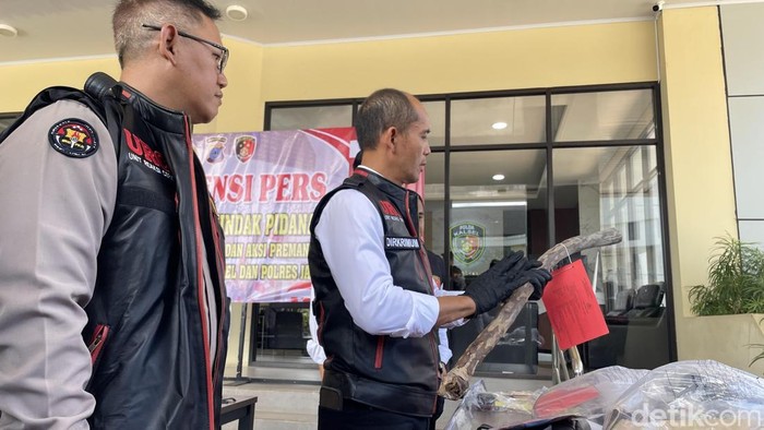 Barang Bukti Pembunuhan Ustazah Hasanah