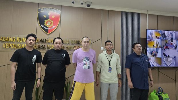 Bareskrim Polri telah melaksanakan pelimpahan tahap II dua tersangka kasus narkotika jaringan Andre Fernando alias The Doctor. Dua tersangka yang dilimpahkan adalah Charles Bernado dan Arfan Yulius Lauw, dan akan segera disidang..