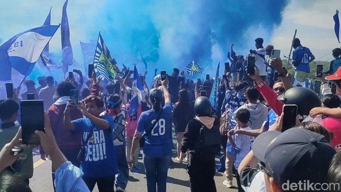 Bobotoh Cianjur saat sambut kepulangan pemain Persib ke Cianjur.