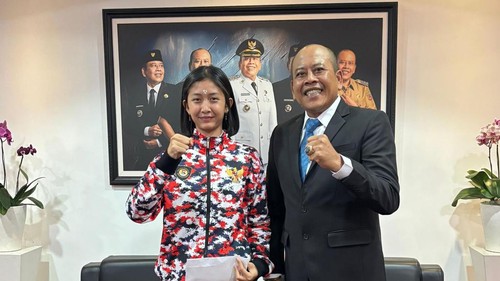 Bupati Karangasem I Gusti Putu Parwata dan Ni Komang Gayatri Dinda Gita Arsani. (Foto: Dok. Prokopim Karangasem)