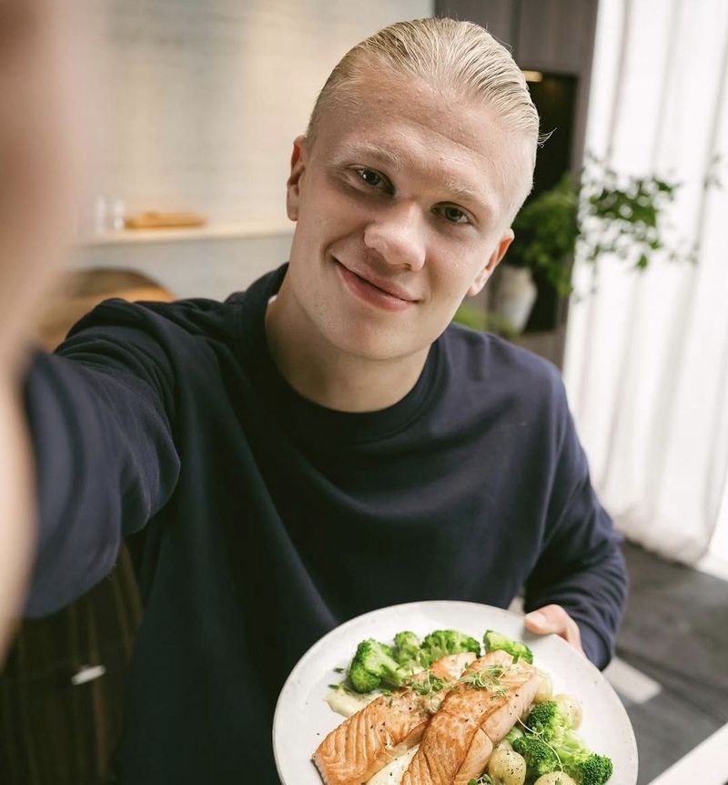 Diet 6.000 Kalori Erling Haaland, Makan Apa Saja hingga Punya Tubuh Kekar?
