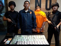 Pengedar Tramadol Berkedok Warkop di Bekasi Dibekuk, 693 Pil Disita