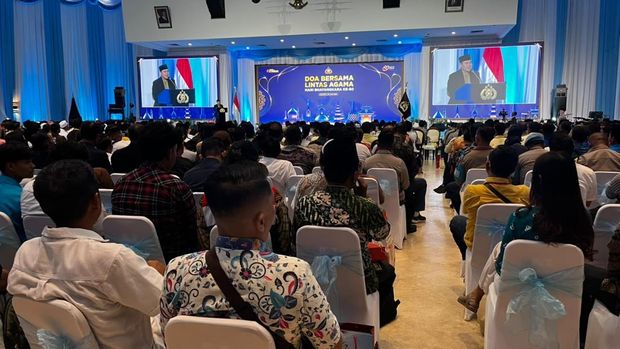 Polri menggelar kegiatan doa bersama lintas agama Selasa (30/6/2026). Gelaran itu dalam rangka perayaan Hari Bhayangkara ke-80 yang jatuh pada 1 Juli mendatang.