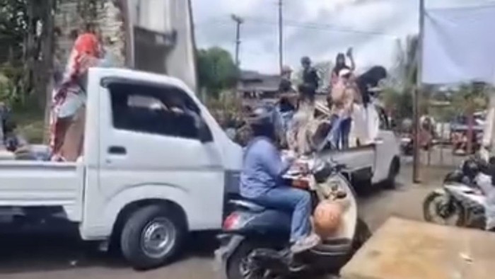 Festival Durian Enrekang ricuh karena warga beli tiket tak kebagian durian.