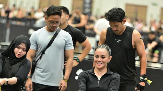 Gaya Artis Saat Hyrox