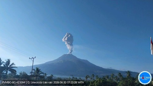 Gunung Lewotobi Laki-laki di Kabupaten Flores Timur, NTT, pagi ini, Selasa (30/6/2026). (Dok. PVMBG)