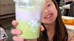 Heboh! Pinkan Mambo Review Jajanan Sebelum Resepsi Pernikahan di Mall
