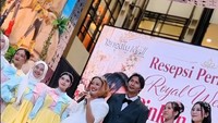 Iya dari pihak malnya menawarkan, karena kan memang aku ada konser juga di sana. Senang sih akhirnya bisa resepsi pernikahan, ungkap Pinkan Mambo di studio Rumpi, Trans TV, Jakarta Selatan, kemarin. Foto: Instagram @pinkan_mambo