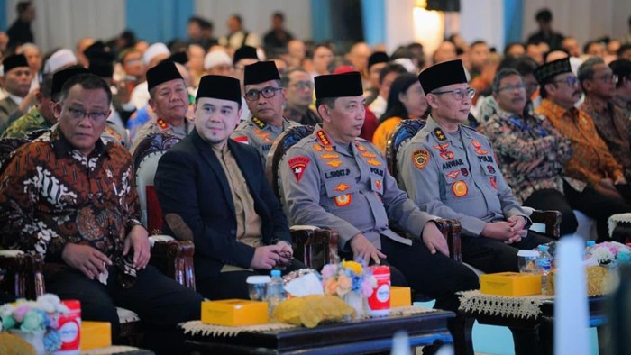 Kapolri Jenderal Listyo Sigit memimpin doa bersama lintas agama menjelang Hari Bhayangkara ke-80. (dok. ist)
