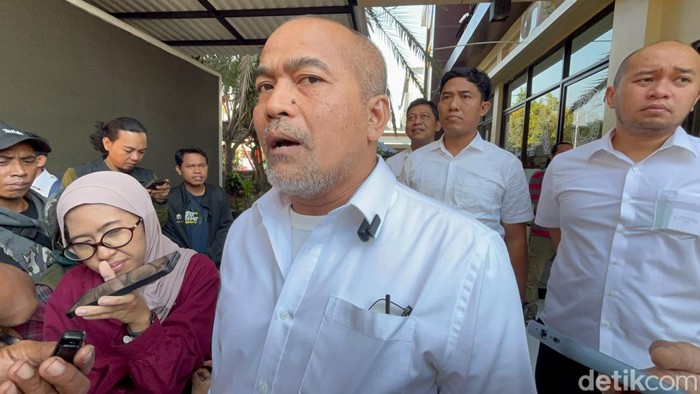 Kasubdit III Jatanras Ditreskrimum Polda Jatim AKBP Arbaridi Jumhur saat ditemui awak media usai konferensi pers kejahatan jalanan.