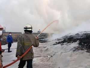 Kebakaran TPA Jatiwaringin Tangerang Meluas 2 Hektare Dipicu Angin Kencang